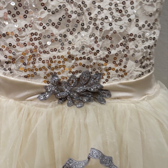 Weissman dance costume, white and silver 14396 size MC - Picture 11 of 17